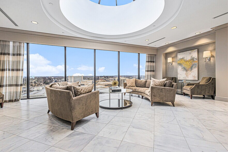 More Photos Of 2001 Park Pl, Birmingham Office For Lease