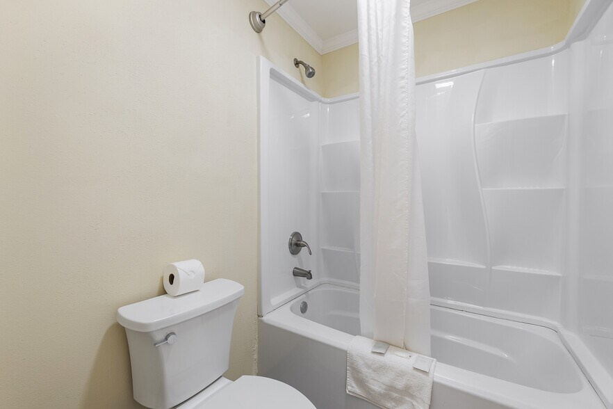 More Photos Of 1206 Main St, Blanco Hotel For Sale