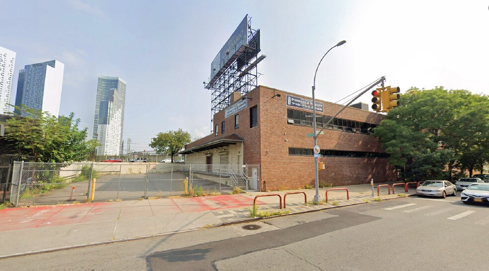 More Photos Of 30-35 Thomson Ave, Long Island City Manufacturing For Lease