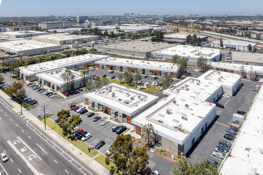 More Photos Of 2611-2615 Manhattan Beach Blvd, Redondo Beach Office For Lease