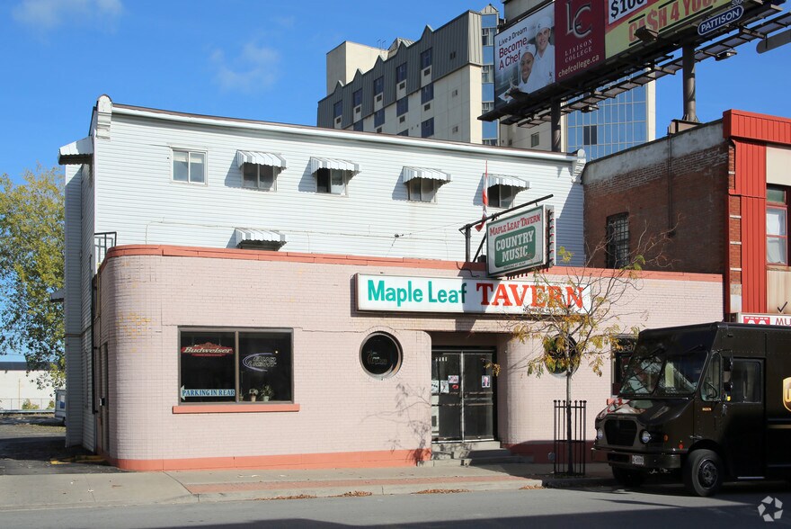 Primary Photo Of 5831 Ferry St, Niagara Falls Storefront Retail Residential For Sale