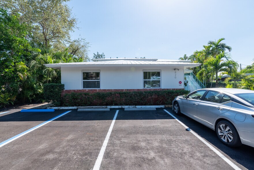 More Photos Of 820 NE 21st Dr, Wilton Manors Apartments For Sale