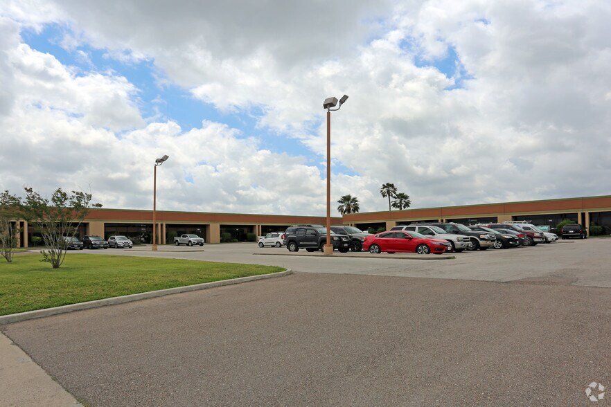 More Photos Of 5541 Bear Ln, Corpus Christi Flex For Sale