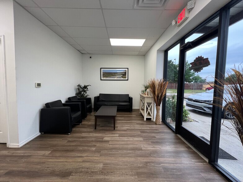 More Photos Of 3910 E McKinney St, Denton Warehouse For Sale