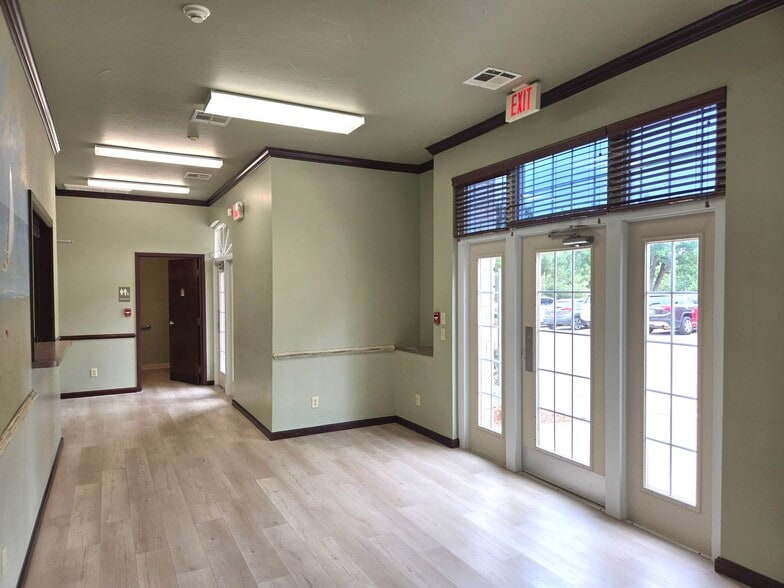 More Photos Of 523 S Santa Fe, Edmond Medical For Lease