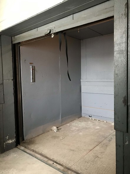 More Photos Of 98-104 Murray St, Newark Warehouse For Sale