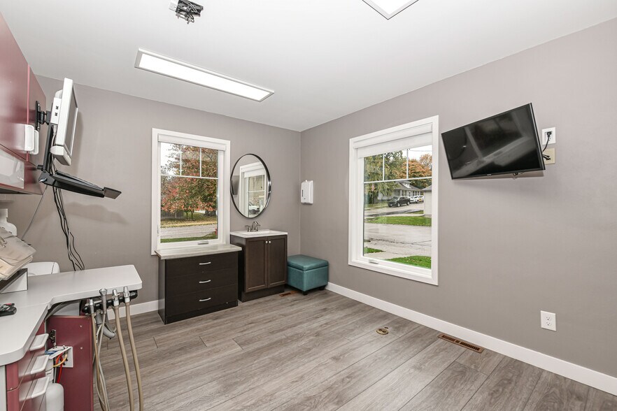 More Photos Of 114 Grove St, Eagle Medical For Lease