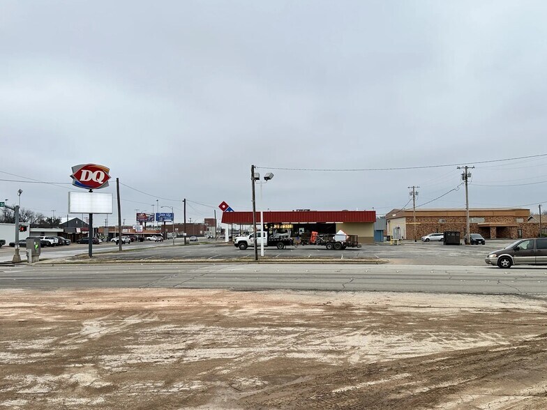 More Photos Of 1002 N Mockingbird Ln, Abilene Convenience Store For Sale