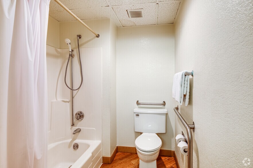 More Photos Of 7815 Nicollet Ave S, Bloomington Hotel For Sale