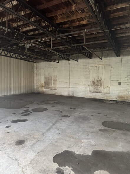 More Photos Of 326 Sycamore St, Abilene Light Manufacturing For Sale