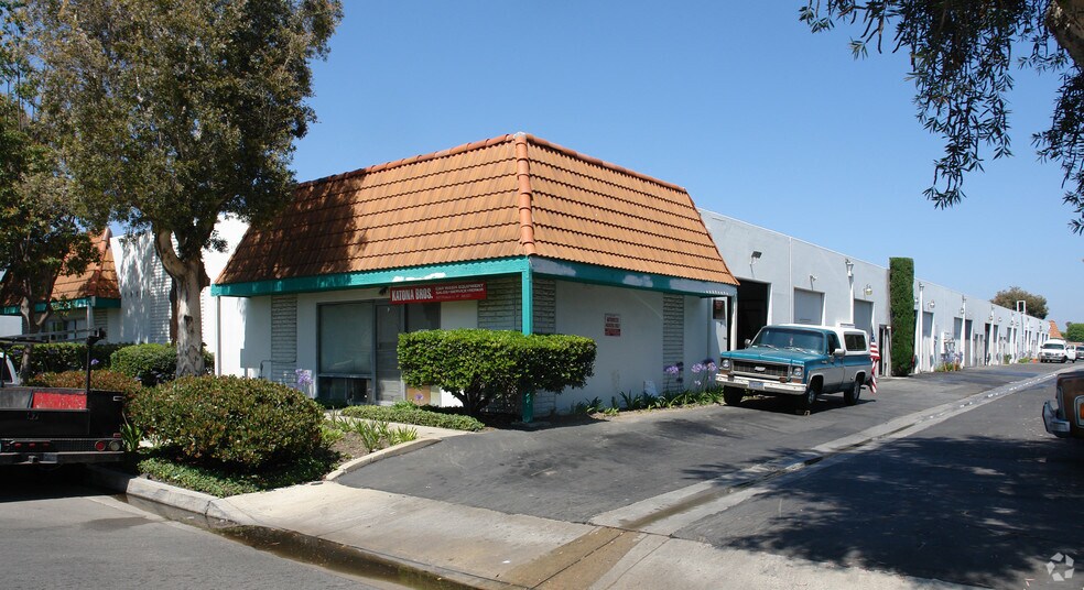 More Photos Of 15571 Producer Ln, Huntington Beach Light Distribution For Lease