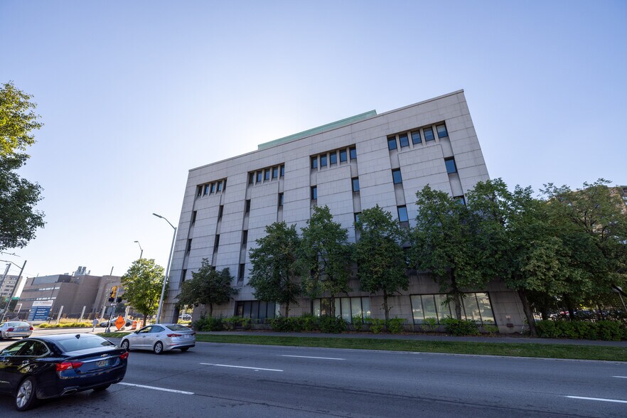 More Photos Of 110 E Warren Ave, Detroit Medical For Lease