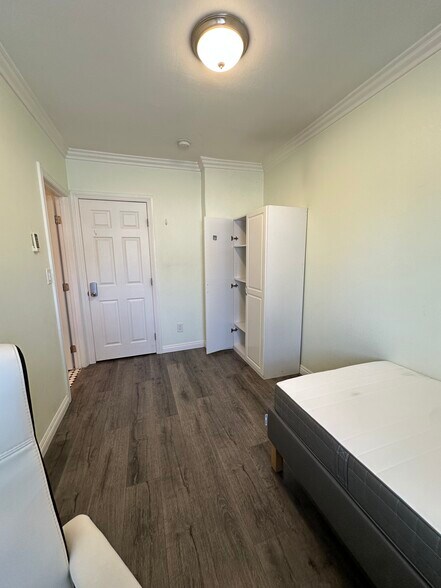 More Photos Of 1161 W 37th Dr, Los Angeles Apartments For Sale