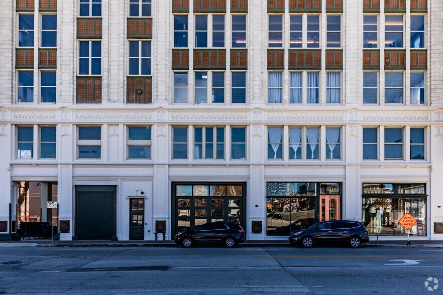 More Photos Of 2001 Grand Blvd, Kansas City Office For Lease