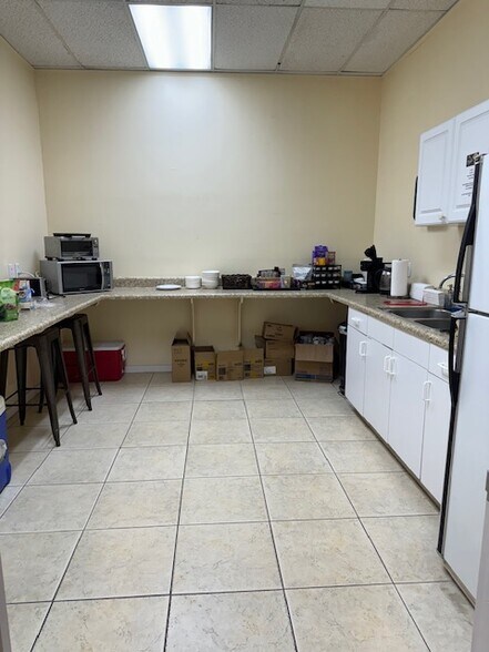 More Photos Of 30798 US Highway 19 N, Palm Harbor Warehouse For Lease