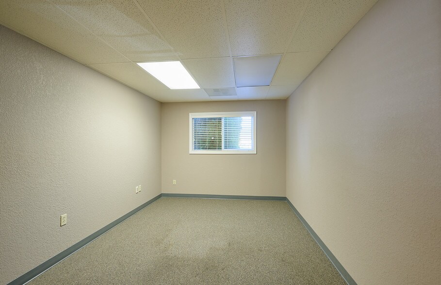 More Photos Of 2316 E Portland Rd, Newberg Storefront Retail Office For Sale