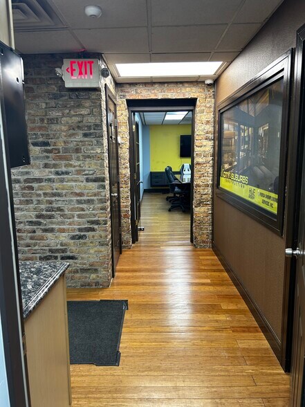 More Photos Of 4042-4044 N Elston Ave, Chicago Storefront Retail Office For Lease