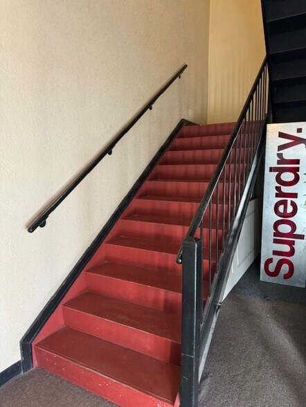 More Photos Of 30798 US Highway 19 N, Palm Harbor Warehouse For Lease