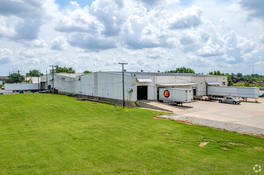 More Photos Of 301 N Rhode Island Ave, Oklahoma City Distribution For Lease