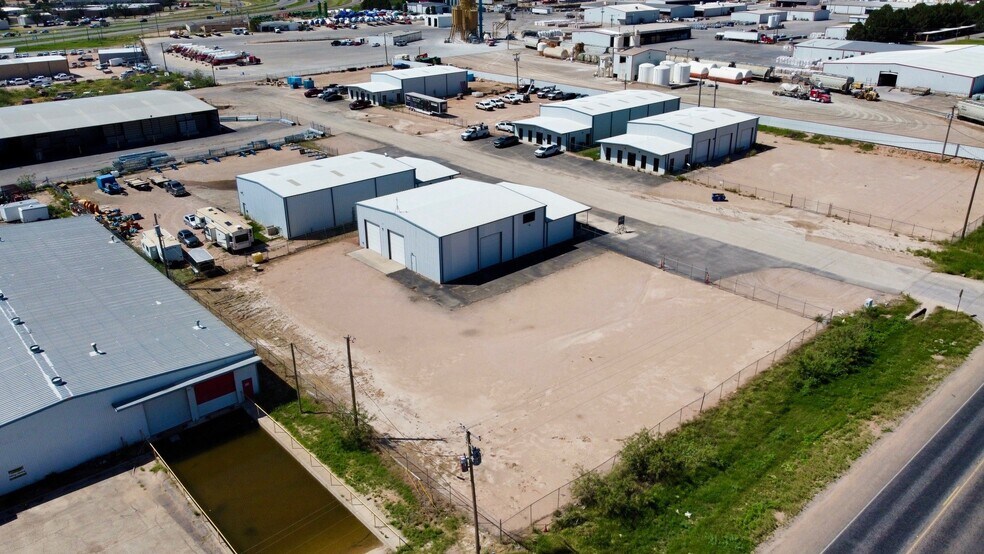 More Photos Of 2001 Westar Rd, Midland Warehouse For Lease