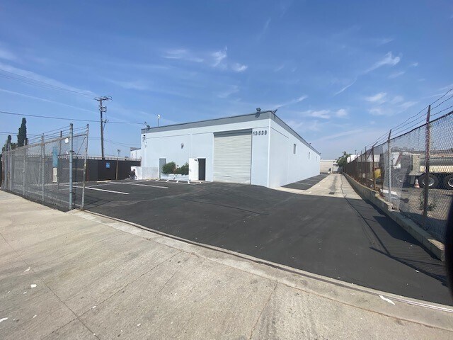 Primary Photo Of 13539 Desmond St, Pacoima Manufacturing For Lease