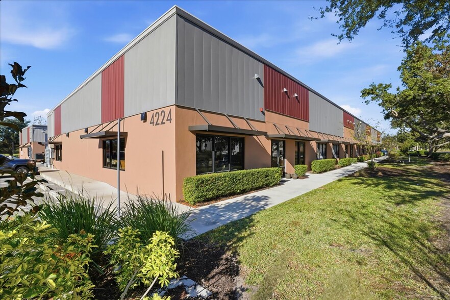 More Photos Of 4224 Solutions Ln, Bradenton Warehouse For Sale