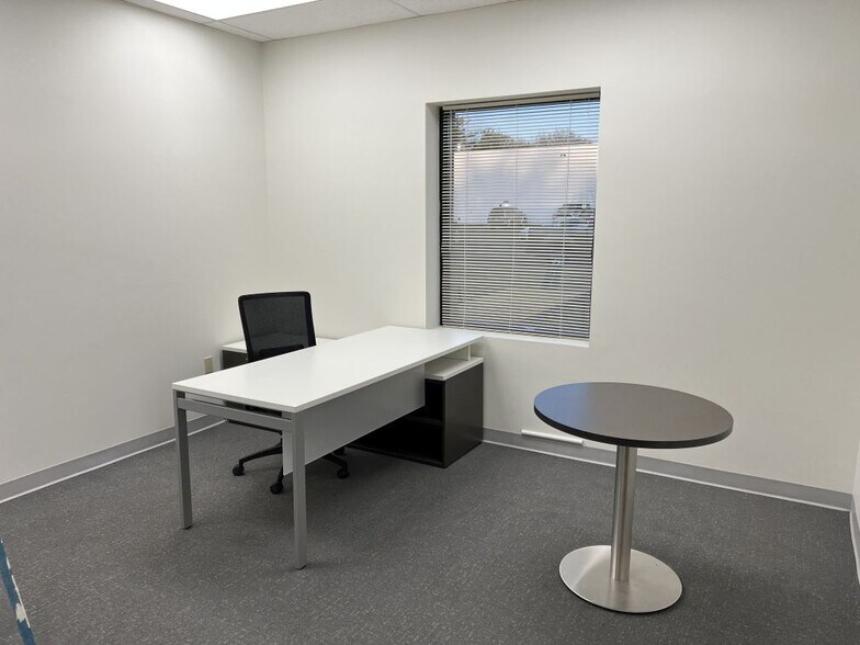 More Photos Of 16 Commercial St, Branford Research And Development For Lease