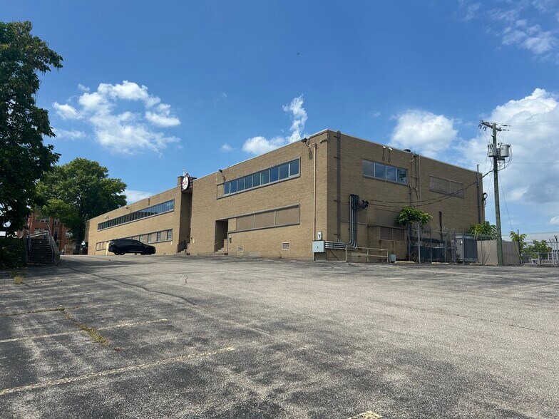 More Photos Of 2800 Gilbert Ave, Cincinnati Office For Sale