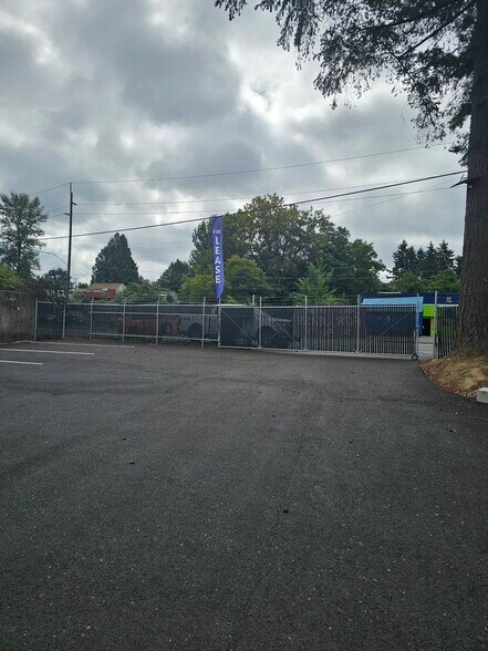 More Photos Of 5833 NE Portland Hwy, Portland Flex For Sale