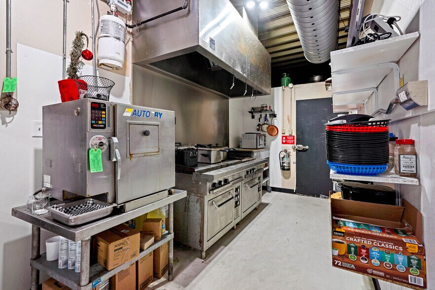 More Photos Of 801 N Fee St, Helena Bar For Sale