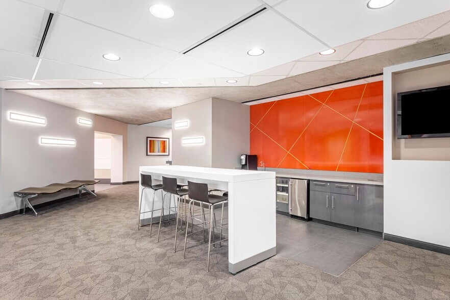 More Photos Of 1500 W Georgia St, Vancouver Office For Lease