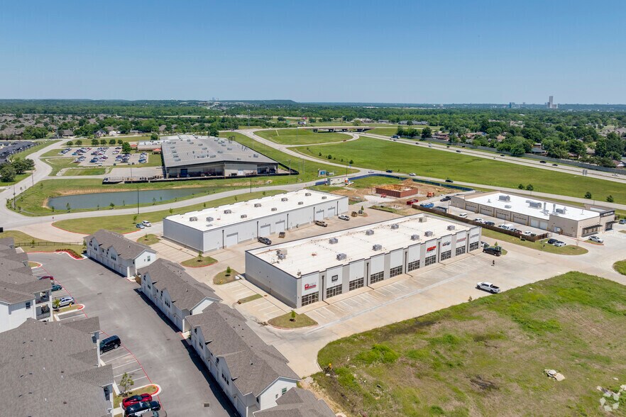 More Photos Of 3412 W 114th St, Jenks Light Distribution For Lease