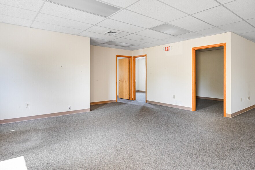 More Photos Of 15 Rockland Ter, Verona Office For Lease