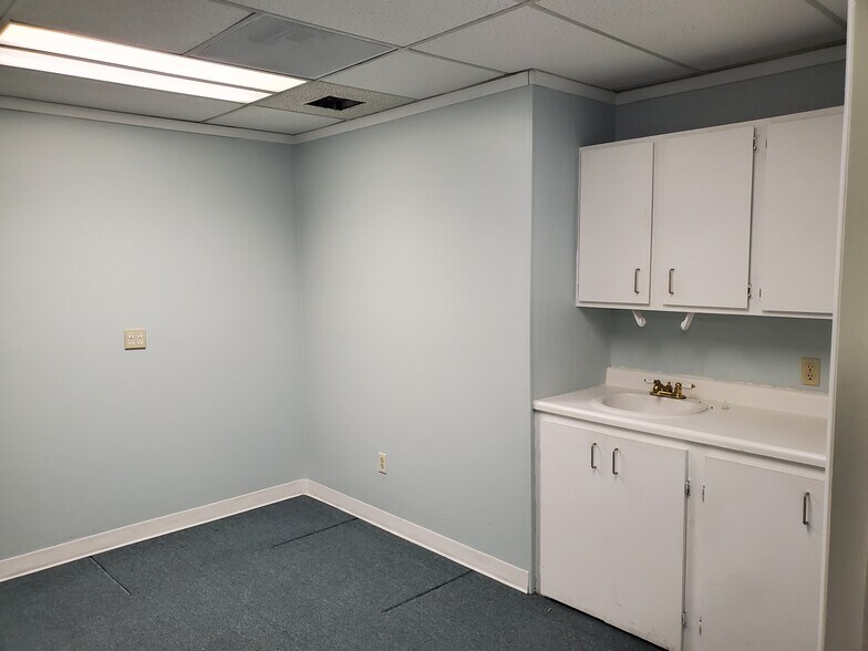 More Photos Of 19635 SW Tualatin Valley Hwy, Beaverton Medical For Sale