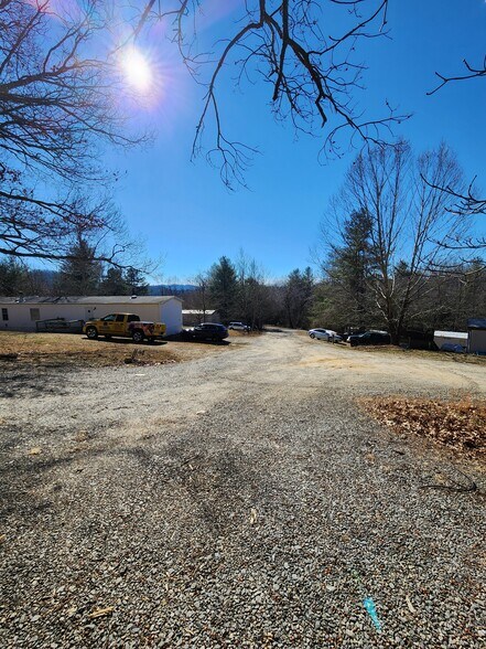 More Photos Of 5 Becky Ln, Fairview Multifamily For Sale