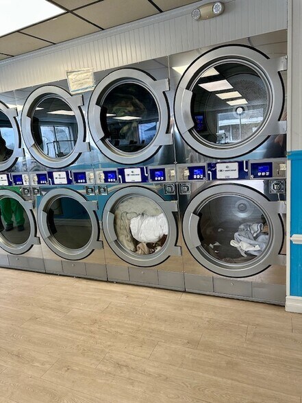 More Photos Of 32 Scranton Ave, Falmouth General Retail For Sale