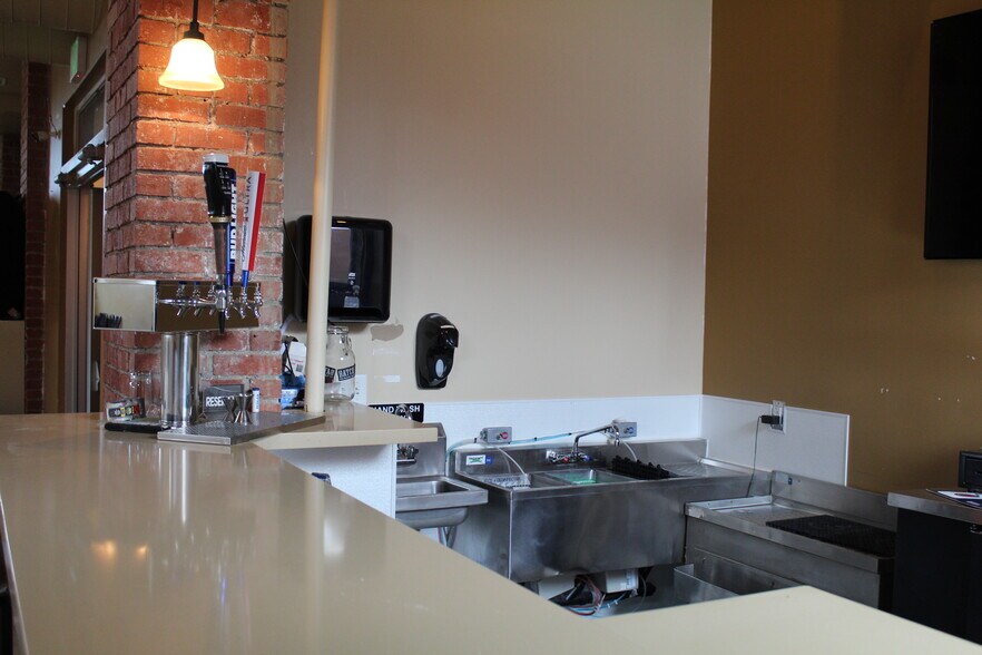 More Photos Of 231 E Main St, Trinidad Bar For Sale