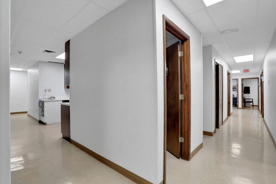 More Photos Of 1736 University Blvd S, Jacksonville Medical For Lease