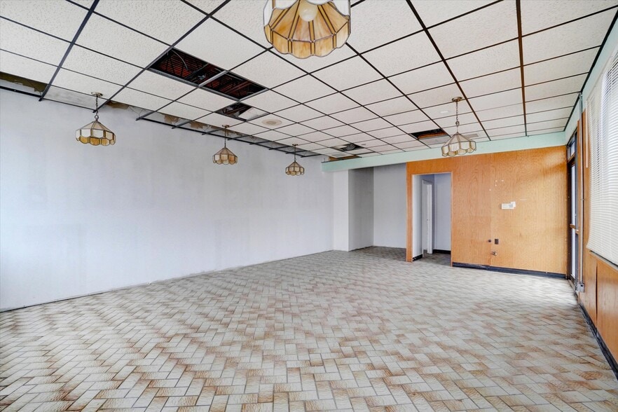 More Photos Of 1938 W Market St, York Freestanding For Sale