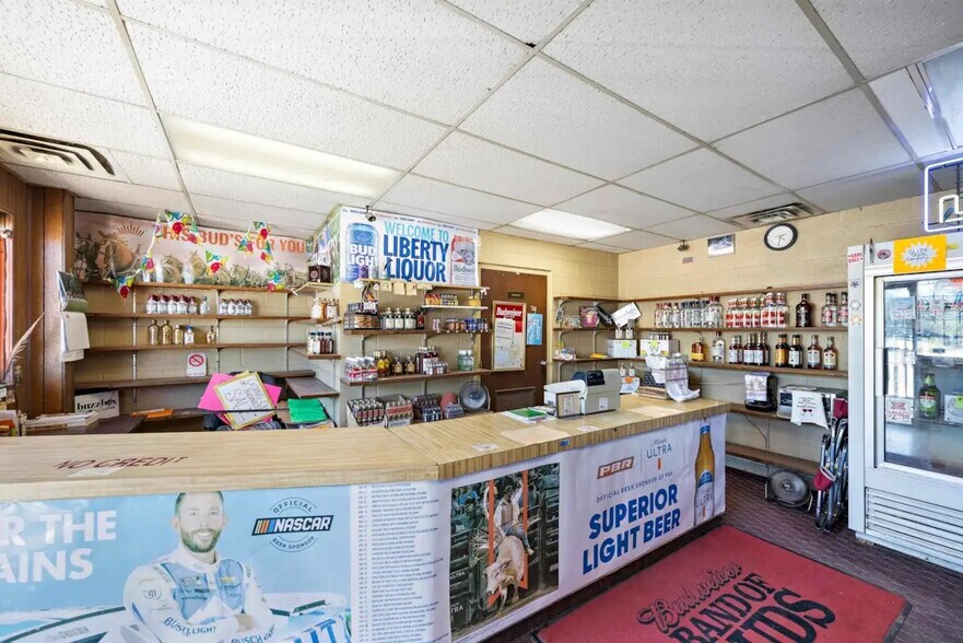 More Photos Of 2106 E 4th Ave, Hutchinson Storefront For Sale