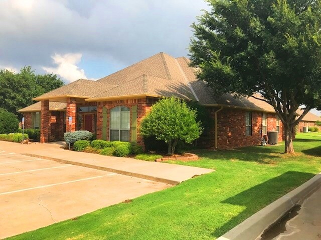 More Photos Of 417 W 18th St, Edmond Office For Lease