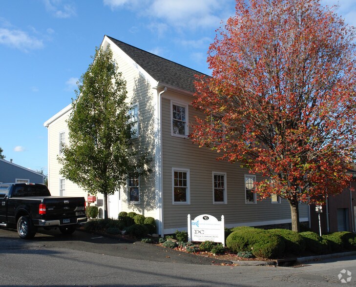 More Photos Of 16 Division St W, Greenwich Loft Creative Space For Lease