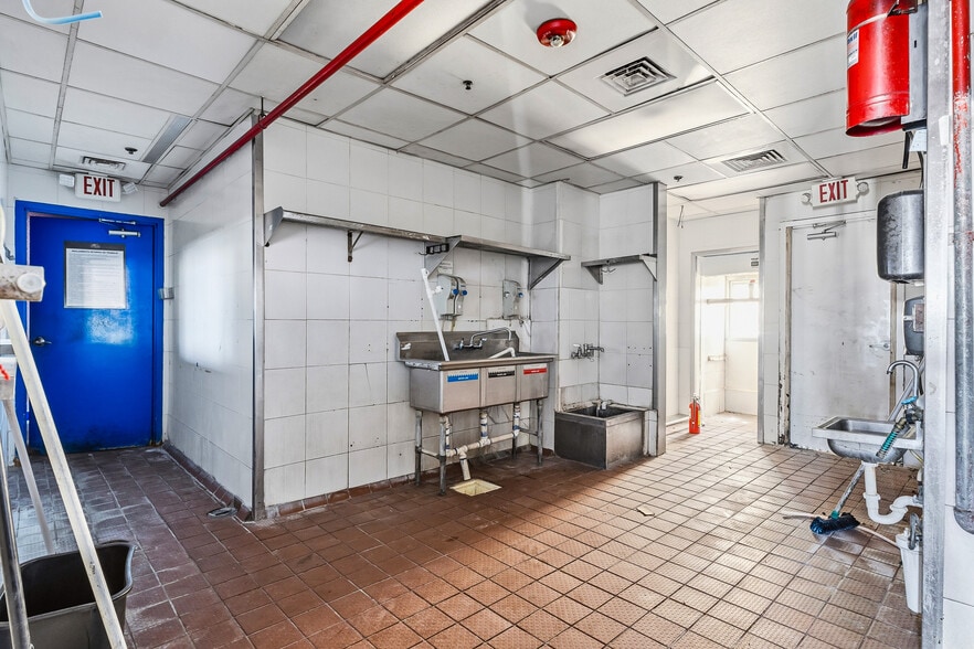 More Photos Of 5025 W Expressway 83, McAllen Restaurant For Lease