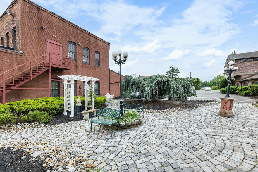 More Photos Of 84 Park Ave, Flemington Office For Lease