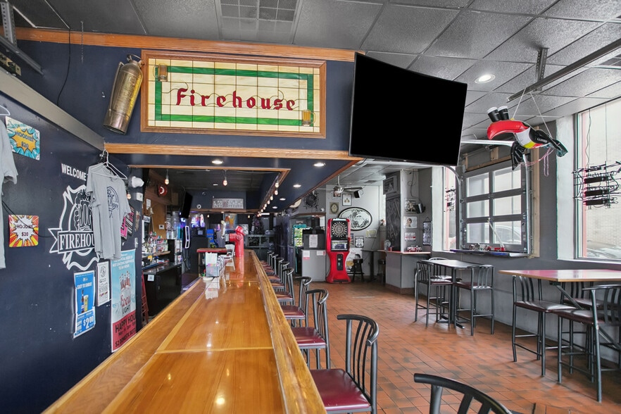 More Photos Of 314 State St, Alton Restaurant For Sale