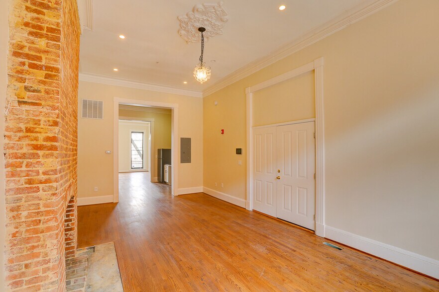 More Photos Of 2116-2118 Saint Paul St, Baltimore Apartments For Sale