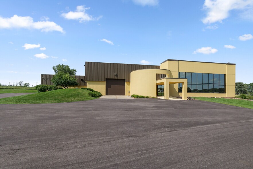 More Photos Of 560 Rolling Meadows, Fond Du Lac Light Distribution For Sale