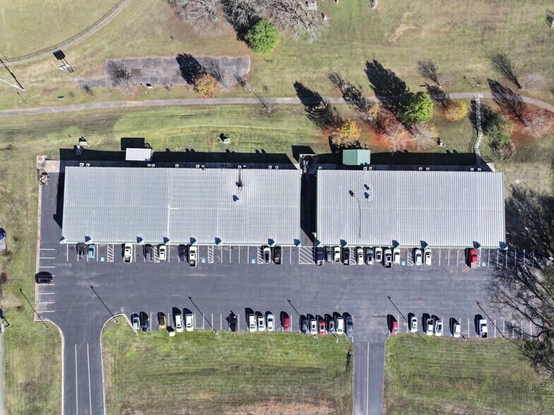 More Photos Of 244 Highway 65 N, Clinton General Retail For Sale