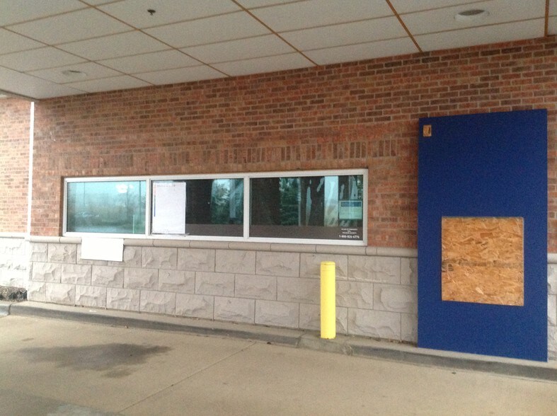 More Photos Of 2429 Randall Rd, Carpentersville Storefront Retail Office For Lease