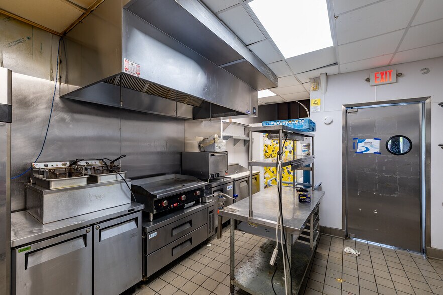 More Photos Of 1407 Atlantic Blvd, Jacksonville Storefront For Lease